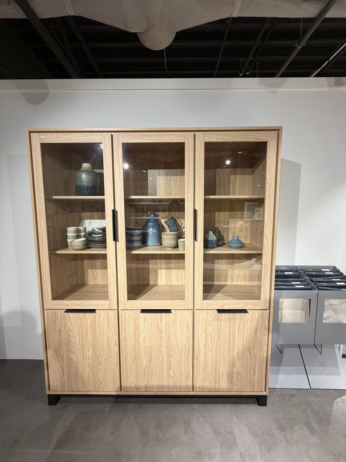 Showroommodel Vitrinekast Camden - Licht Eiken kleur, Huis en Inrichting, Ophalen, 200 cm of meer, 150 tot 200 cm, Zo goed als nieuw