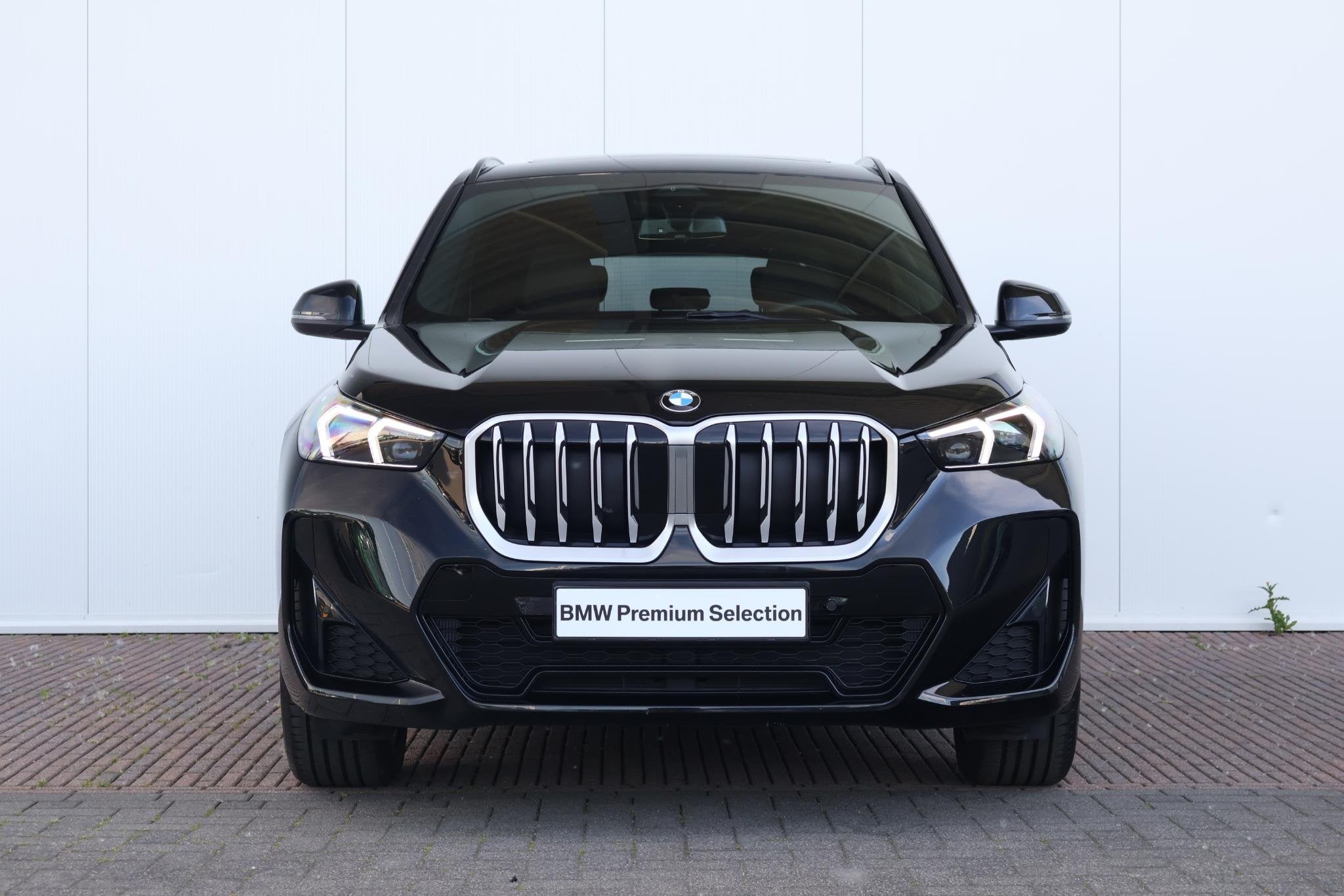 BMW X1 sDrive18i / M-Sport Pakket / Pano Dak / Stoelverwarmi, Auto's, BMW, Gebruikt, Met garantie (alle), Zwart, Bedrijf