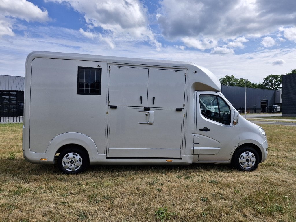 Foto 8 van Renault Master STX hengstuitvoering 2017 automaat vernieuwd!