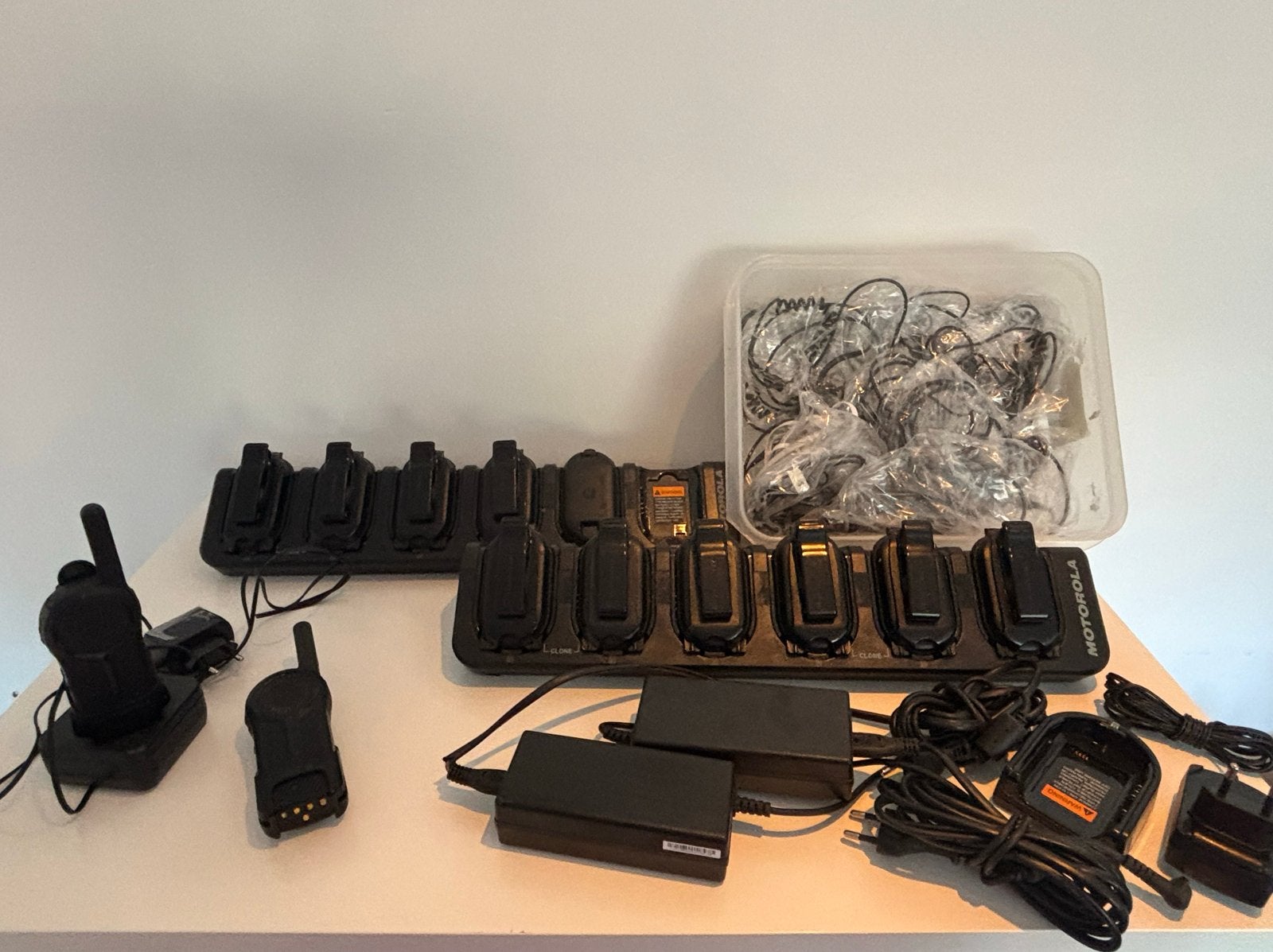 Motorola 13x Portofoon met Opladers en Accessoires, Telecommunicatie, Ophalen, Gebruikt, Portofoon of Walkie-talkie, Met broekklem