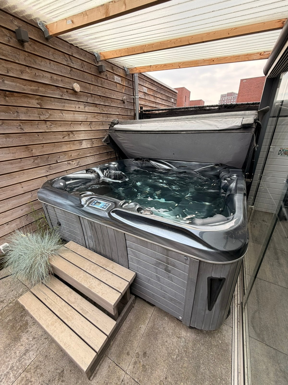 Jacuzzi 5 persoons balboa 220v, Ophalen, Zo goed als nieuw, Trap