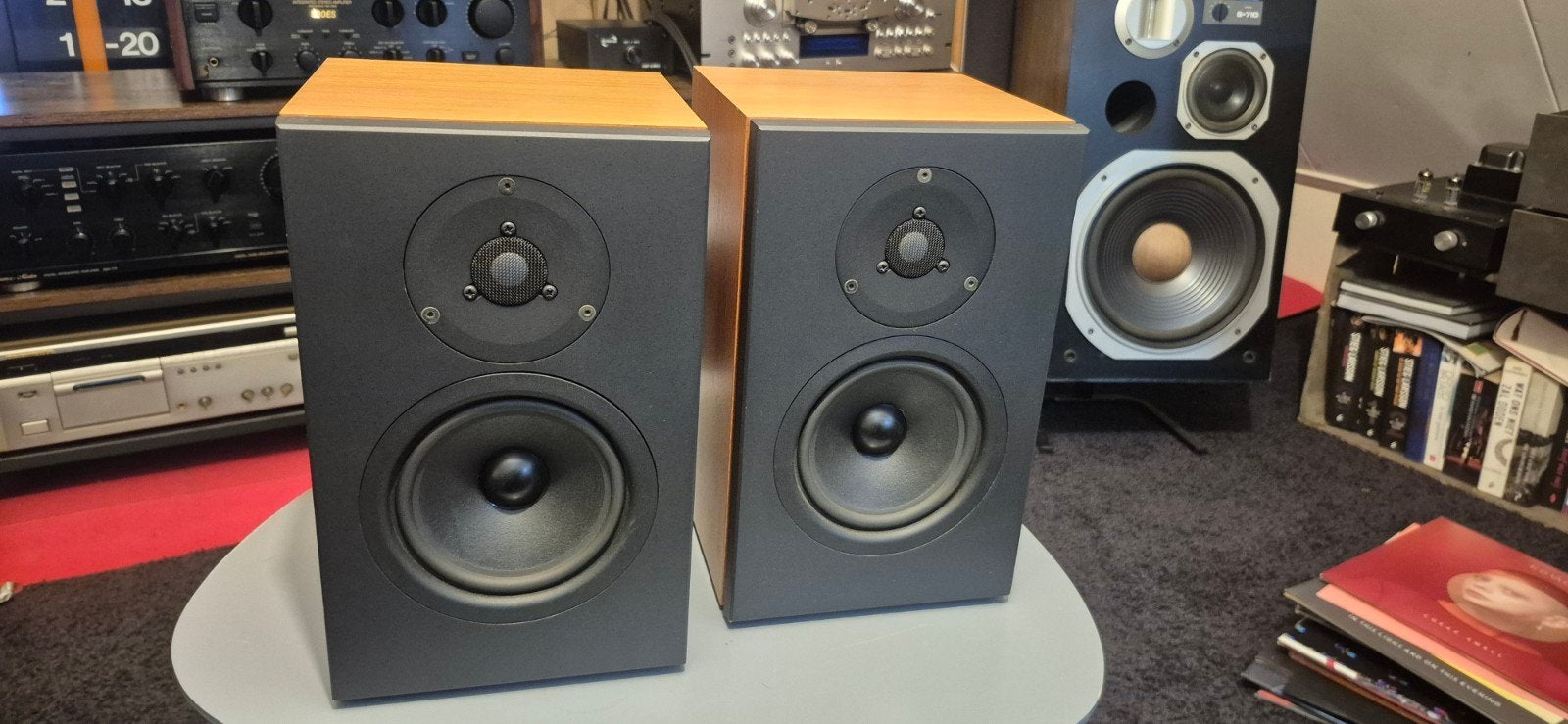 linn Tukan, zéér nette staat! inclusief accessoires, Ophalen of Verzenden, 60 tot 120 watt, Boekenplank luidspreker, Overige merken