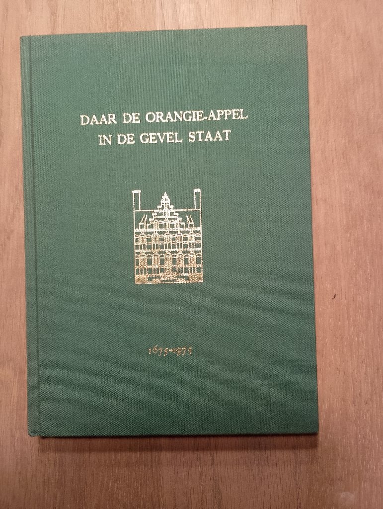 Daar de orangie-appel in de gevel staat. 1675-1975, Ophalen of Verzenden, 20e eeuw of later, Gelezen