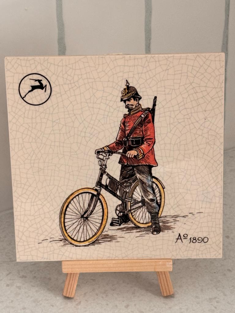 Vintage Gazelle tegel A 1890 - Militair met fiets, Ophalen of Verzenden