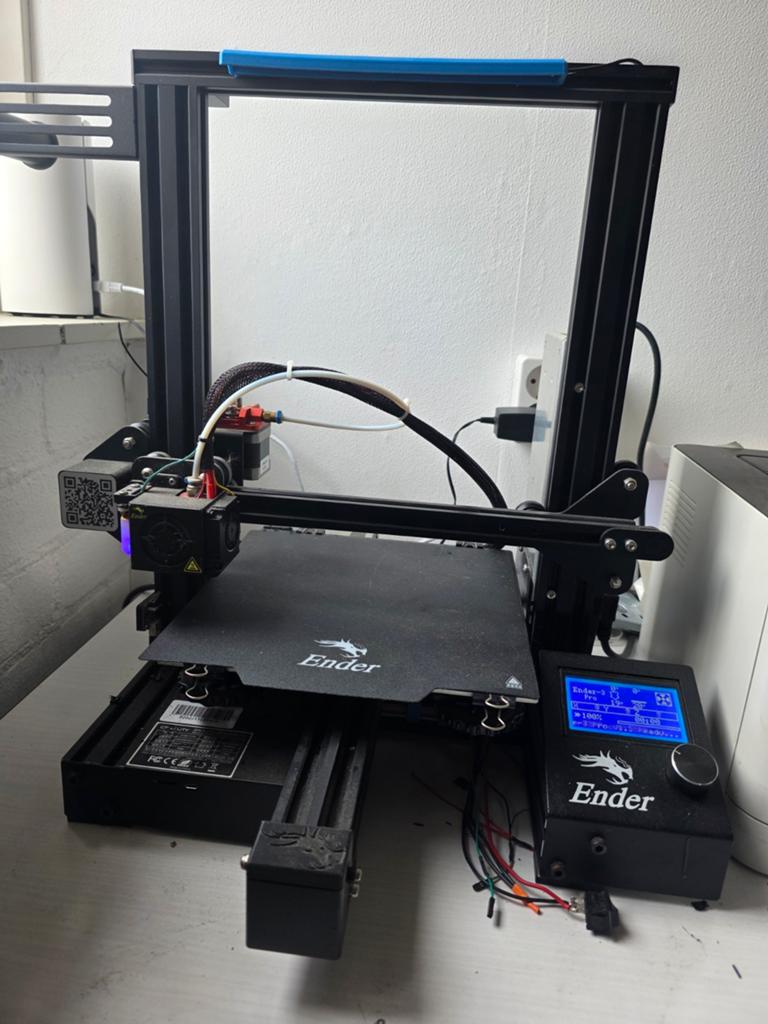 Creality Ender-3 Pro 3D-printer × 2 ikea tafeltjes plexiglas, Computers en Software, 3D Printers, Gebruikt, Filament, Ophalen