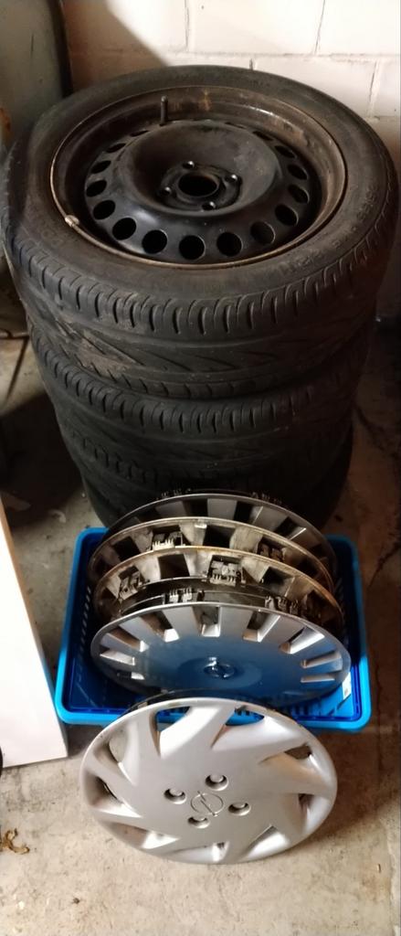 4x stalen velgen + banden Opel (incl. wieldoppen), Auto-onderdelen, Banden en Velgen, Gebruikt, 15 inch, Banden en Velgen, Personenwagen