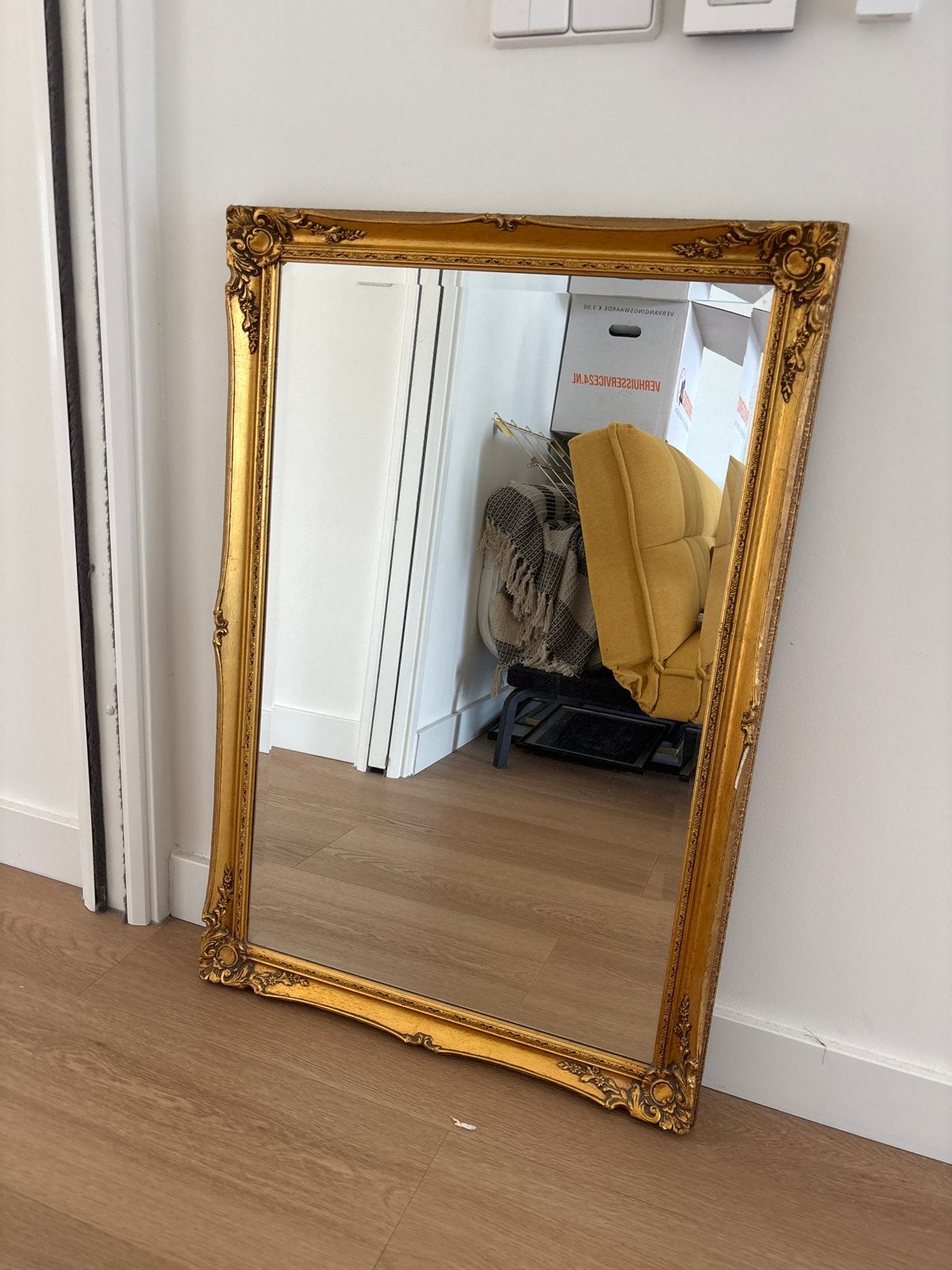 Grote gouden spiegel met sierlijke lijst, Huis en Inrichting, Woonaccessoires | Spiegels, Ophalen, Gebruikt, 75 tot 100 cm, 150 tot 200 cm