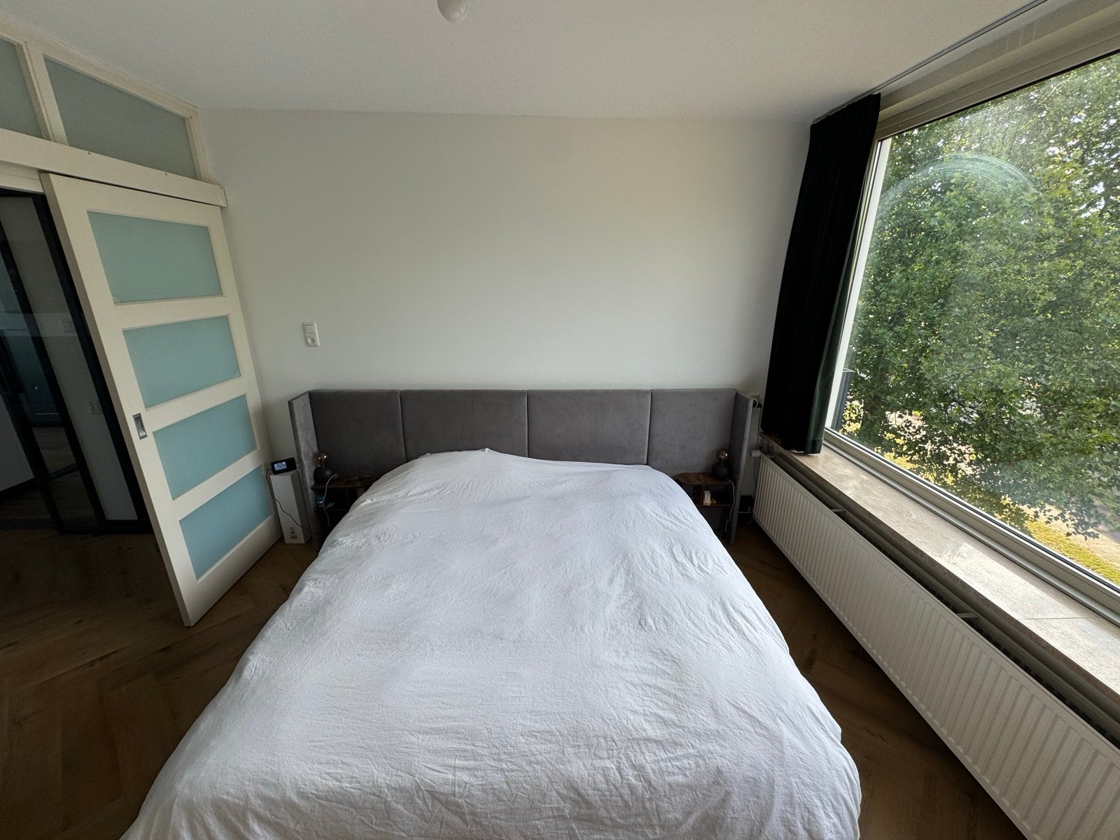 Kingsize bed met opbergruimte, nachtkastjes en stroompunten, Ophalen, Gebruikt, Tweepersoons, 180 cm