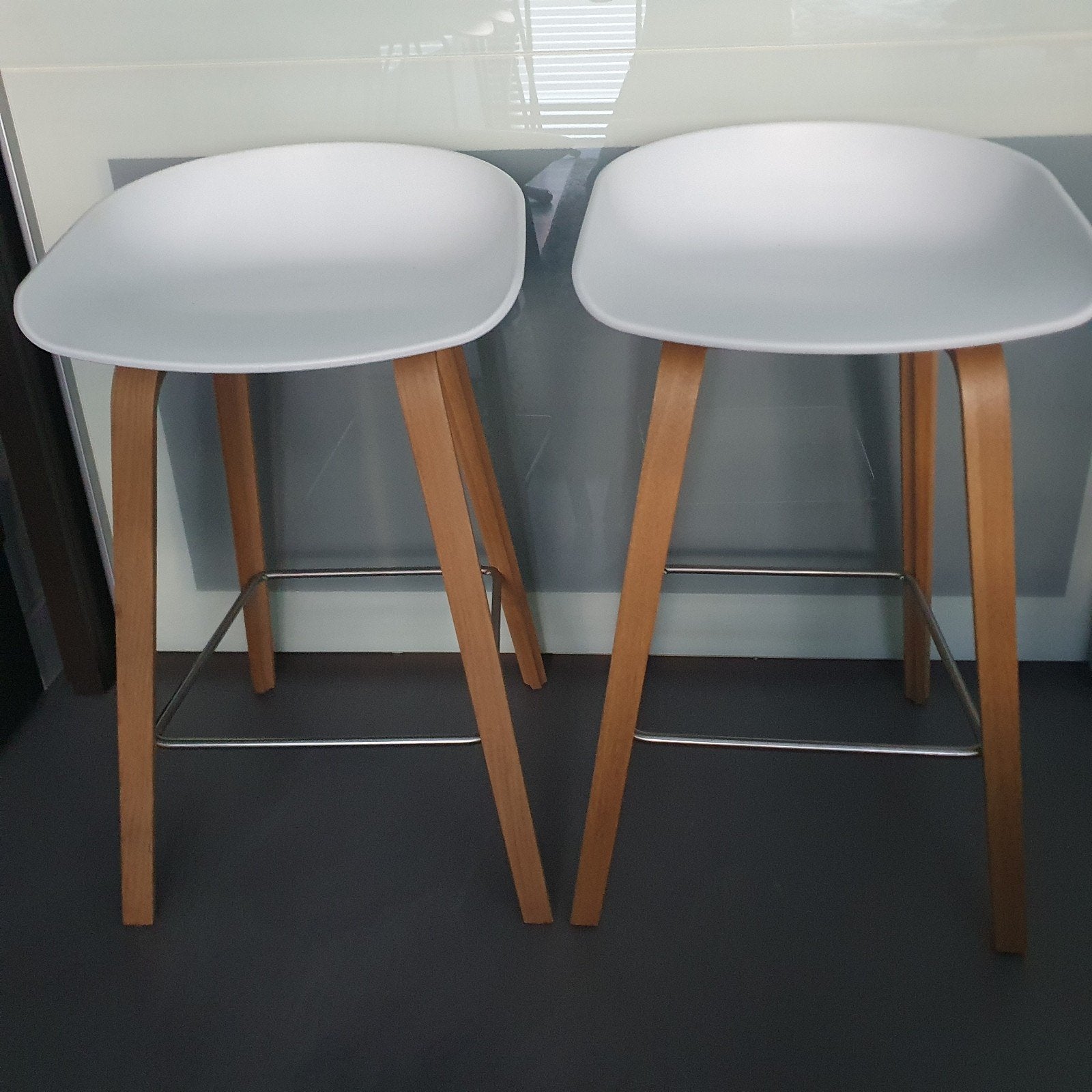 ***2x HAY about a stool AAS32 barkrukken (laag model)***, Huis en Inrichting, Barkrukken, Ophalen, Hout, Met voetsteun, 60 tot 90 cm