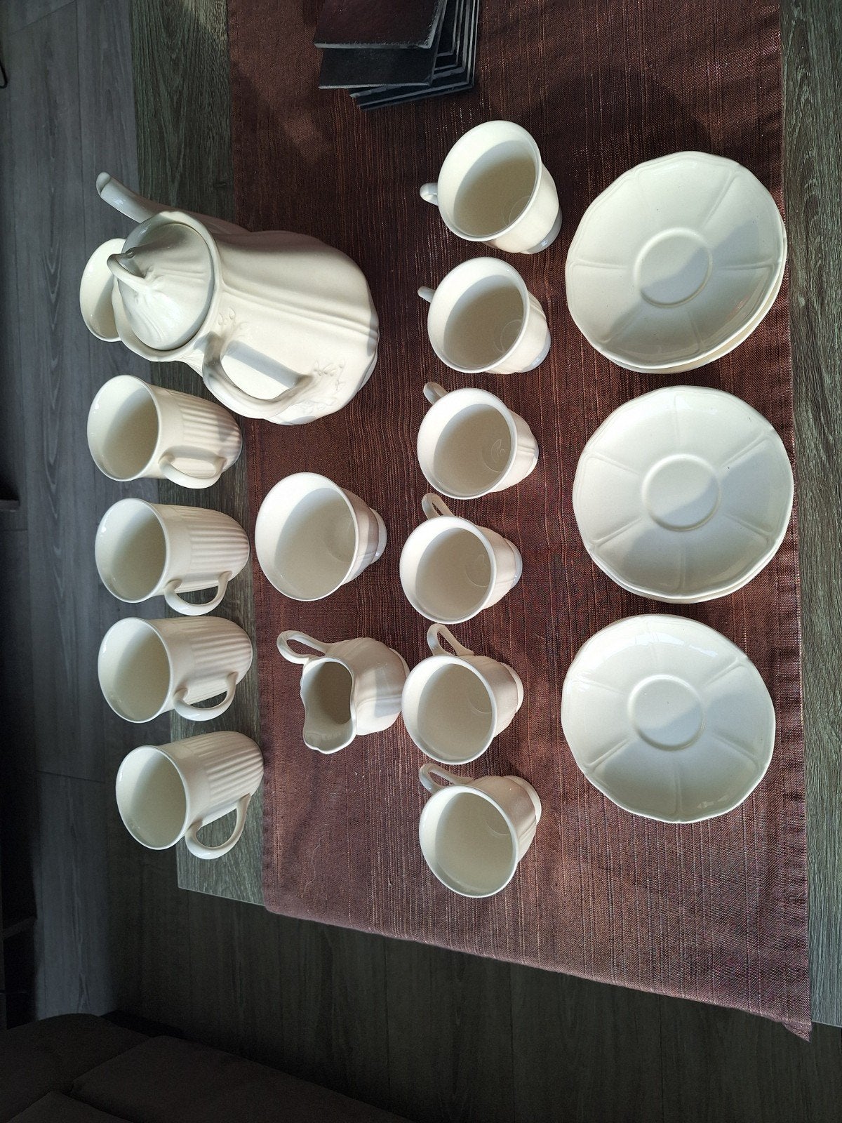 Wedgwood Queens Ware Edme servies Petruria Barlaston
circa j, Huis en Inrichting, Keuken | Servies, Ophalen, Klassiek, Nieuw, Compleet servies