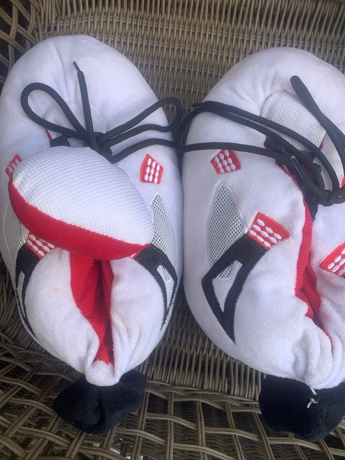 Jordan Comfortabele sneaker pantoffels - Wit/Rood/Zwart, Ophalen of Verzenden, Zo goed als nieuw, Wit, Pantoffels of Sloffen