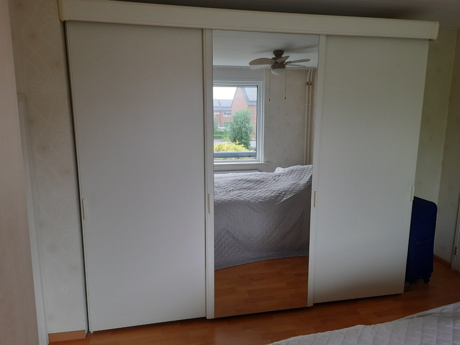 Grote stevige kledingkast met schuifdeuren en spiegel., Ophalen, Gebruikt, 200 cm of meer, 200 cm of meer