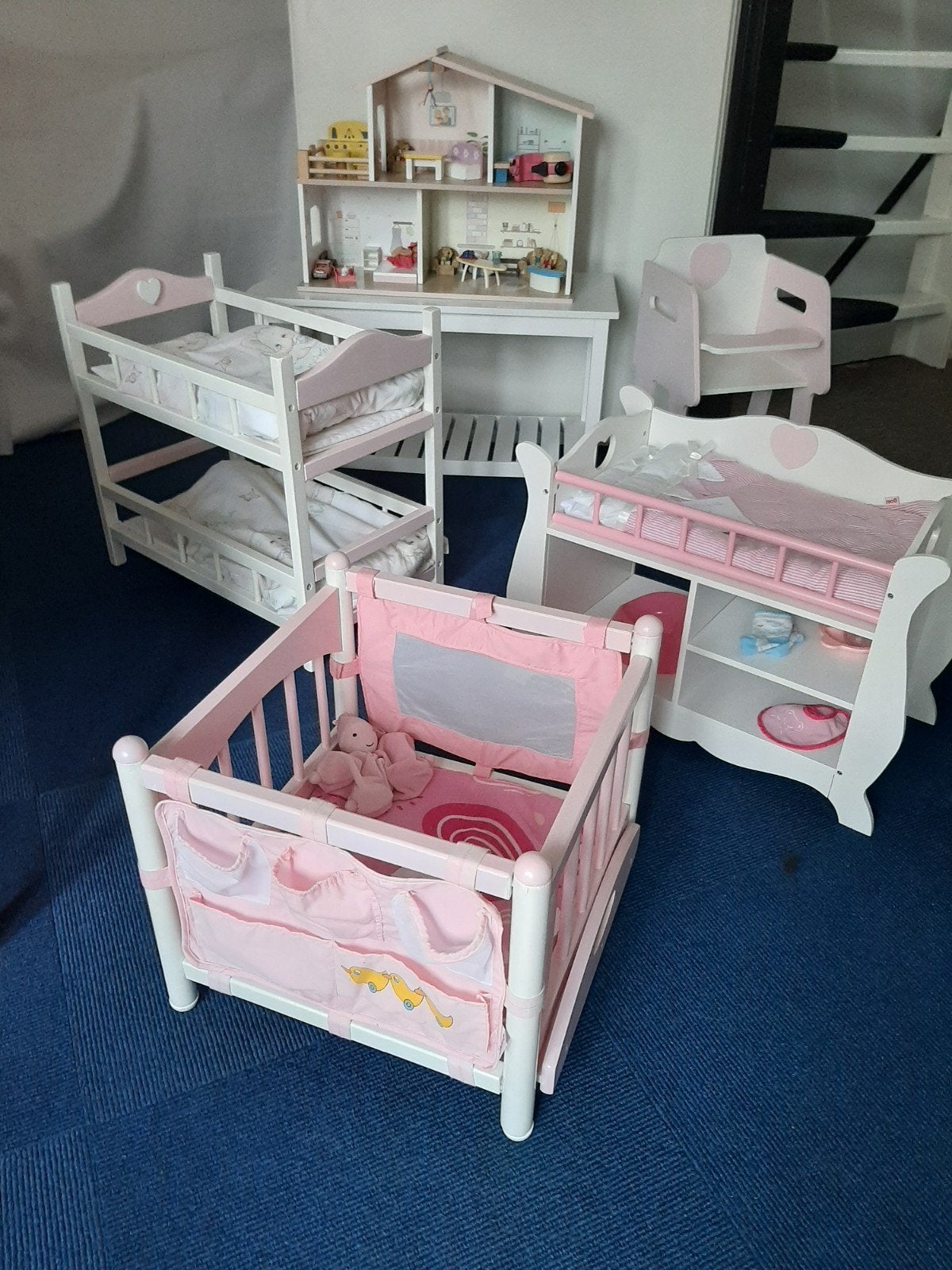 Mooi opgeknapt houten poppen meubeltjes., Ophalen, Zo goed als nieuw