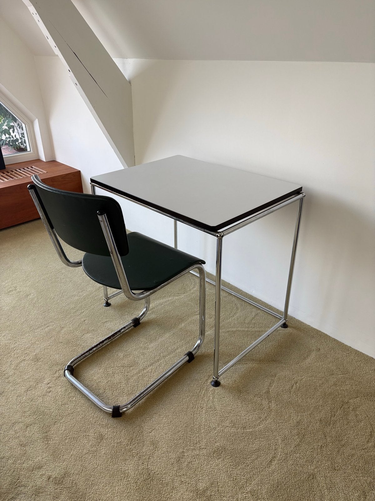 USM Haller bureau met chromen onderstel en wit blad, Huis en Inrichting, Ophalen, Gebruikt, Metaal, Overige merken