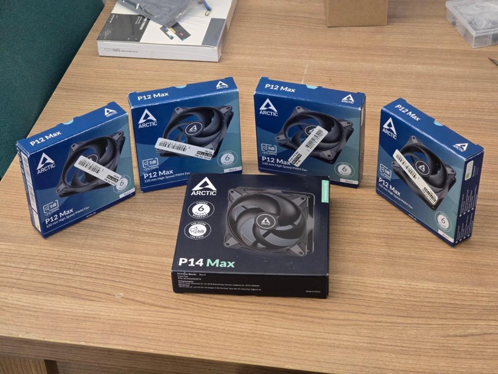 4 x Arctic P12 Max, 1 x Arctic P14 Max case fans, Ophalen of Verzenden, Zo goed als nieuw, Luchtkoeling