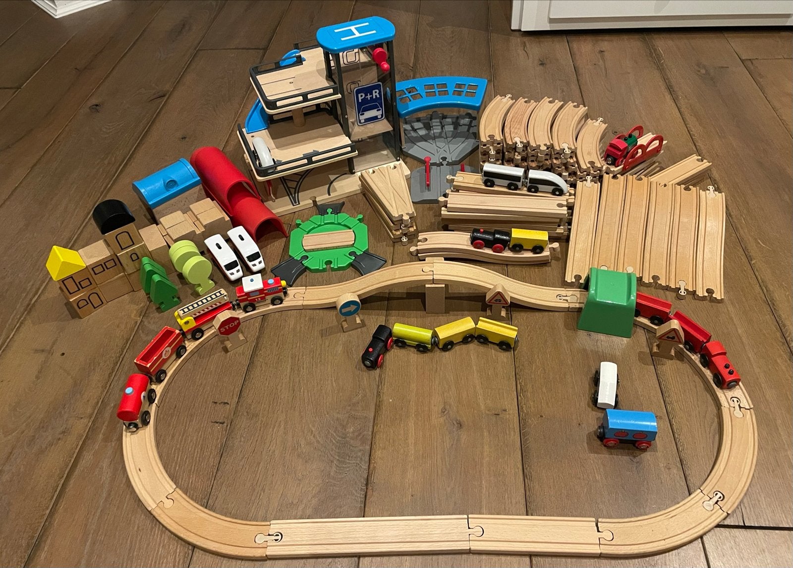 Grote Houten Treinset met Station en Accessoires, Kinderen en Baby's, Ophalen of Verzenden, Gebruikt, Overige typen