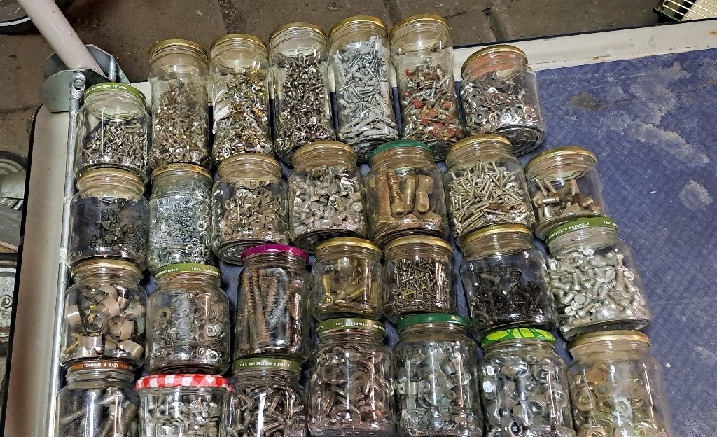 voor de hobbyist 28 potje kleine schroefjes en boutjes, Ophalen, Nieuw, Overige onderwerpen