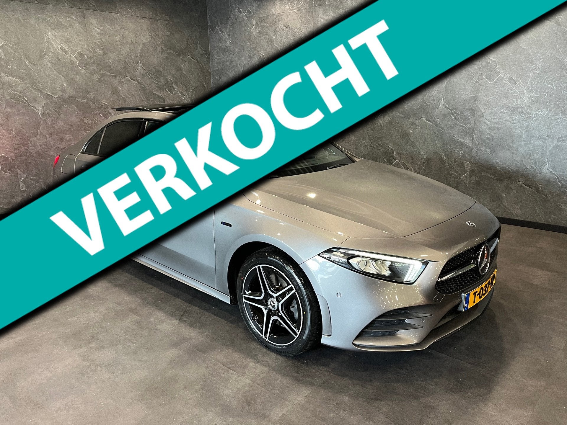 Mercedes-Benz A-klasse Limousine 250 e AMG NIGHT PANO SFEER, Gebruikt, 4 cilinders, 15 kWh, Plug-in hybride