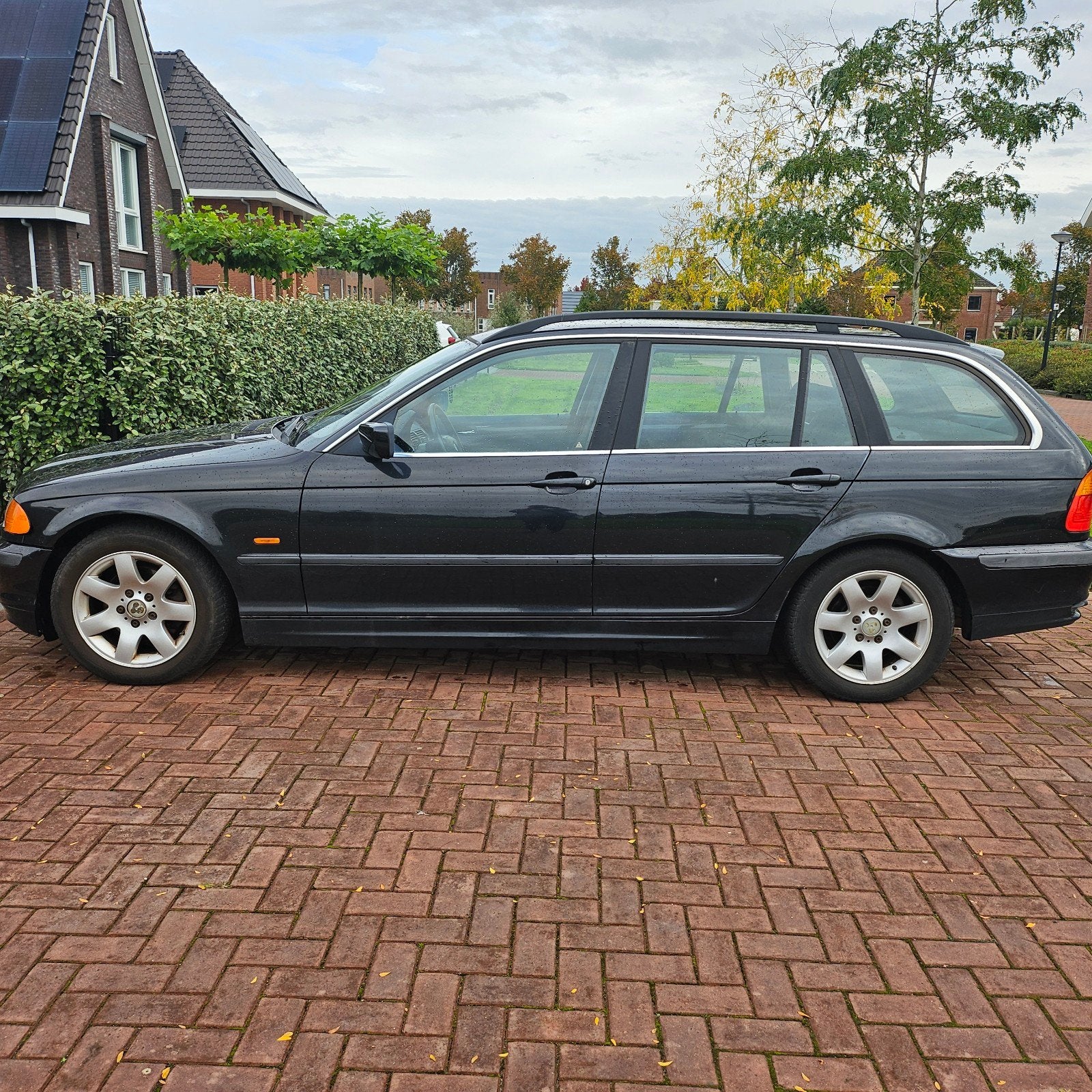 BMW 3-Serie 2.0 I 320 Touring AUT 2000 Zwart, Auto's, Automaat, Achterwielaandrijving, 1435 kg, Zwart