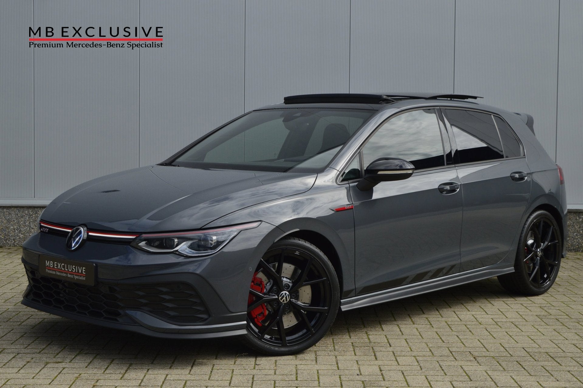 Volkswagen Golf 8 2.0 TSI GTI Clubsport 300pk DSG7 2023, Dealer onderhouden, Gebruikt, Zwart, 4 cilinders