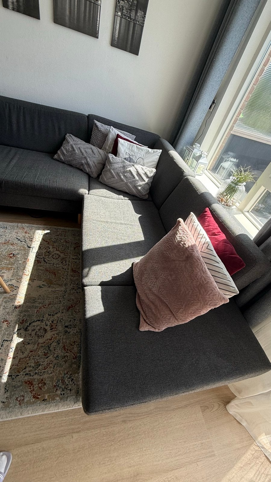 Comfortabele donkergrijze hoekbank, 278x225 cm, rechts, Ophalen, 250 tot 300 cm, Gebruikt, Hoekbank