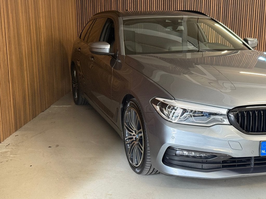 BMW 5-serie Touring 540d xDrive High Executive, Auto's, BMW, Automaat, Gebruikt, 2993 cc, 2000 kg