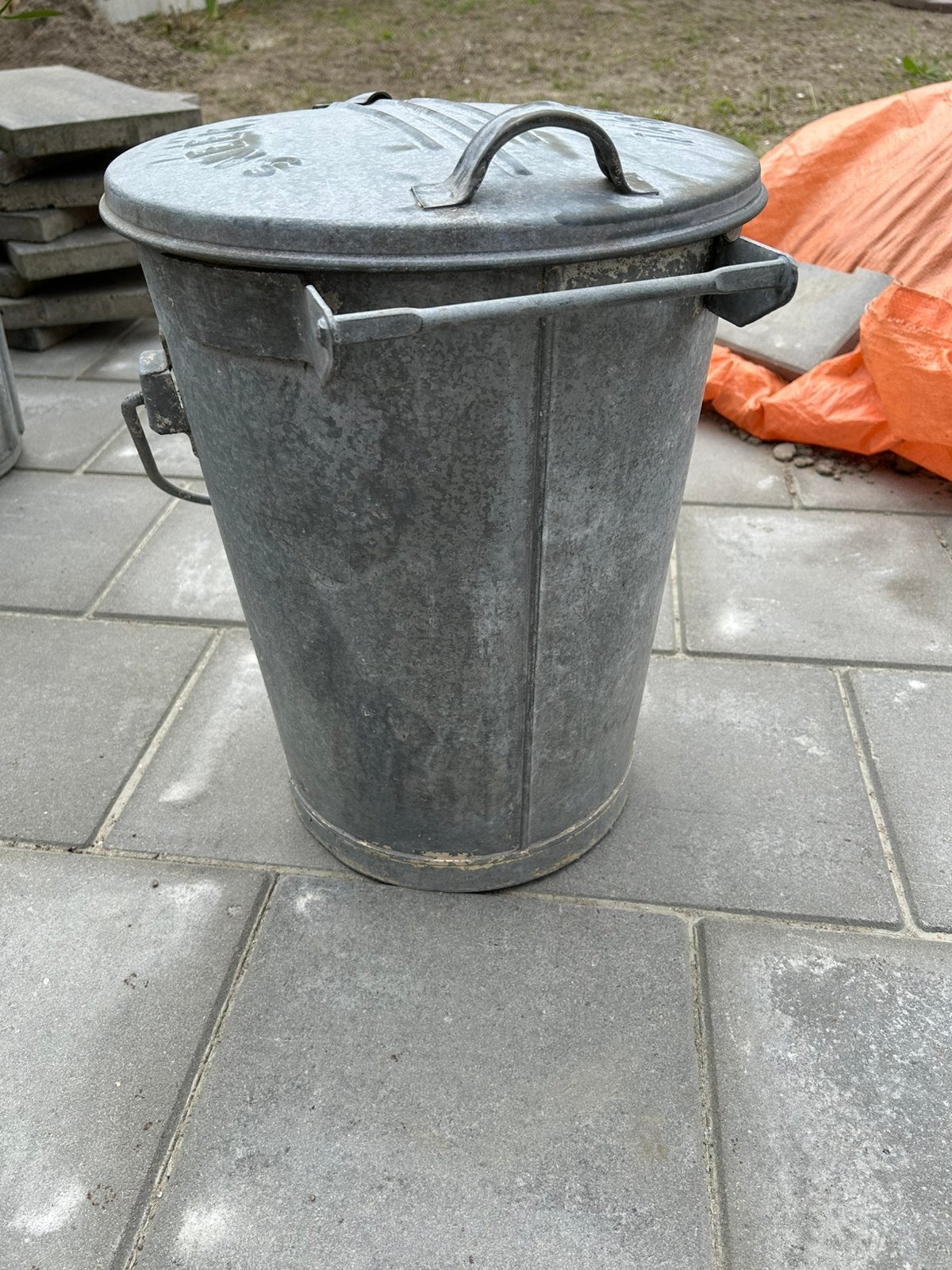 Zinken afval emmer, Huis en Inrichting, Ophalen, Zo goed als nieuw, Metaal