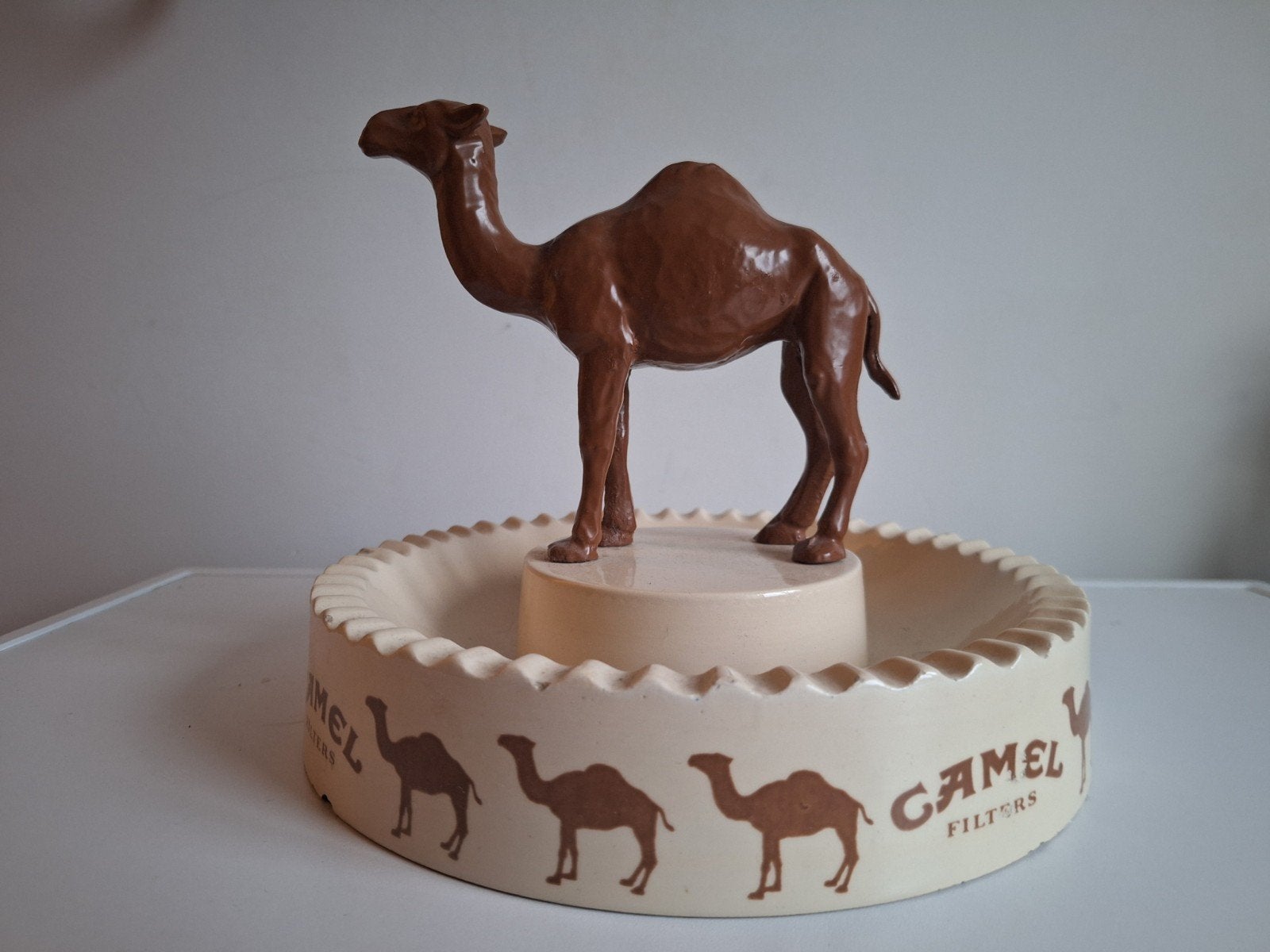 Unieke Vintage Camel Keramiek Asbak Reclame Item., Ophalen, Gebruikt, Asbak