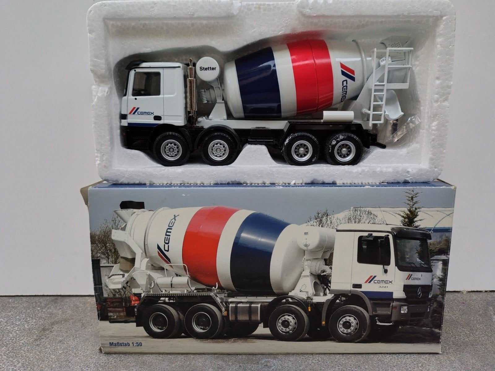 Nieuw in doos: Cemex Stetter Truck Mixer schaalmodel 1:50, Ophalen of Verzenden, Nieuw, Bus of Vrachtwagen, Overige merken