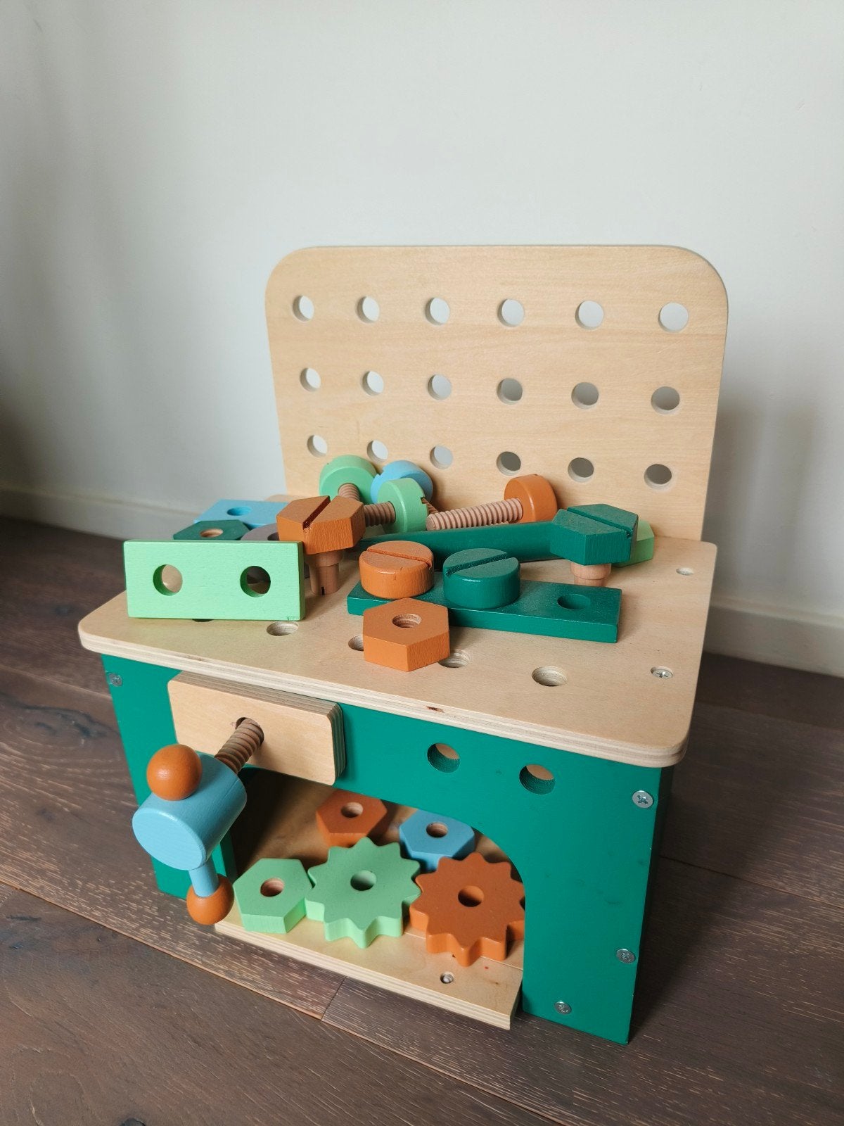 Houten werkbank HEMA met gereedschap en onderdelen, Kinderen en Baby's, Speelgoed | Houten speelgoed, Ophalen of Verzenden, Zo goed als nieuw