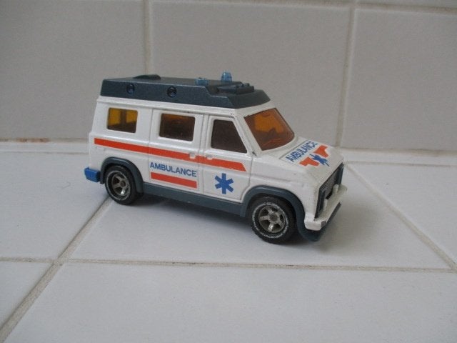 majorette ambulance vintage 1/36, Ophalen of Verzenden, Gebruikt, Auto
