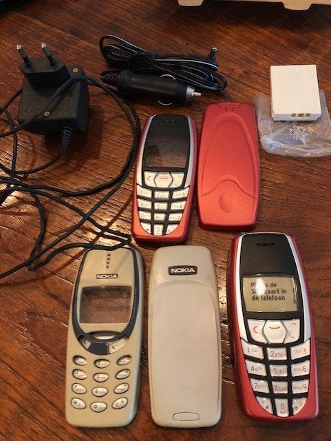 Nokia 3330 , met 2 extra hoesjes , 220V oplader en auto lade, Ophalen of Verzenden, Gebruikt, Geen camera, Wit
