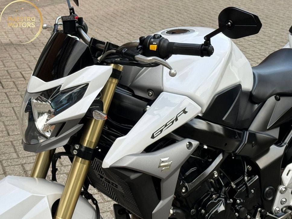 Foto 19 van SUZUKI GSR 750 ABS Origineel NL GROTE Beurt gehad TOPPER !!