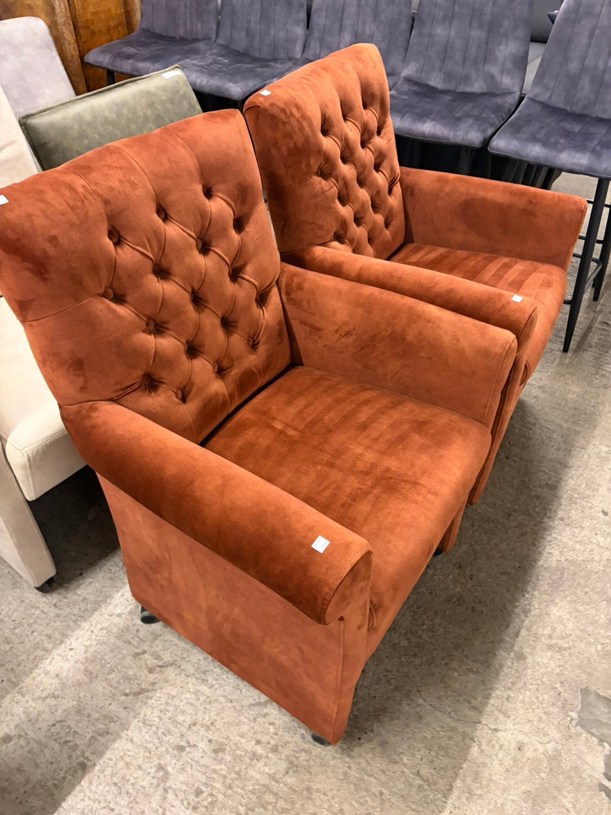 2 rood/bruine eetkamerstoelen op wieltjes €32.50 p.s, Ophalen, Bruin, ., .