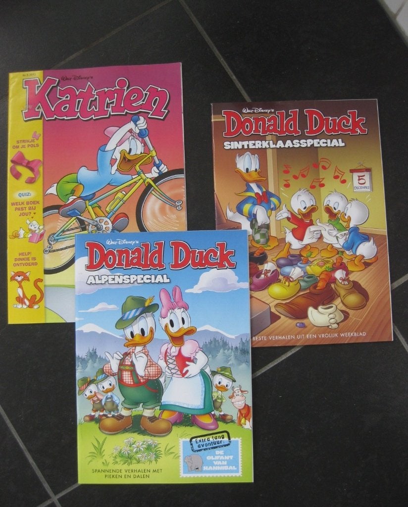 Katrien, Donald Duck alpenspecial en sinterklaas special, Meerdere stripboeken, Ophalen of Verzenden, Zo goed als nieuw