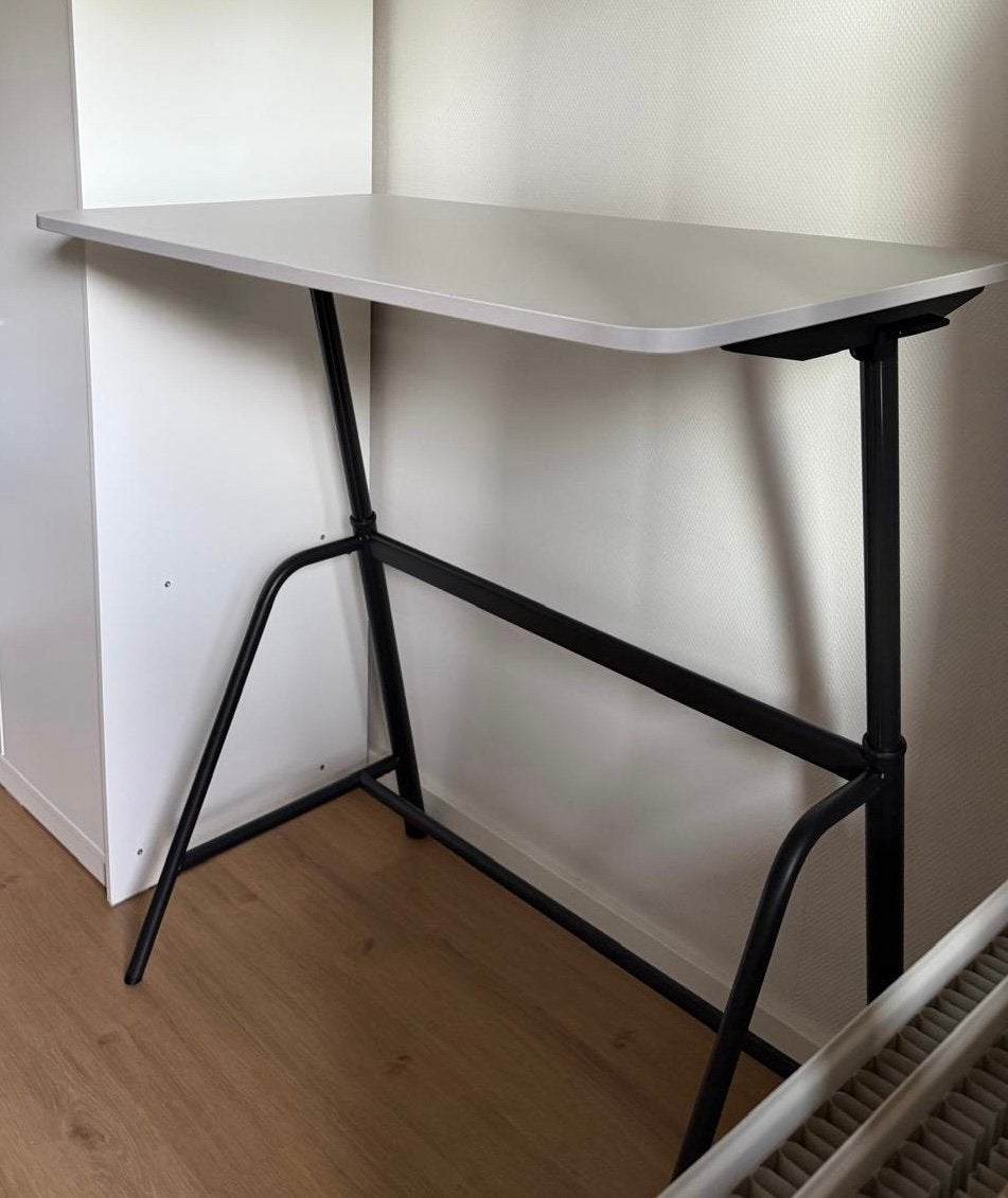 Hoog laag bureau van Ikea, Ophalen, Zo goed als nieuw