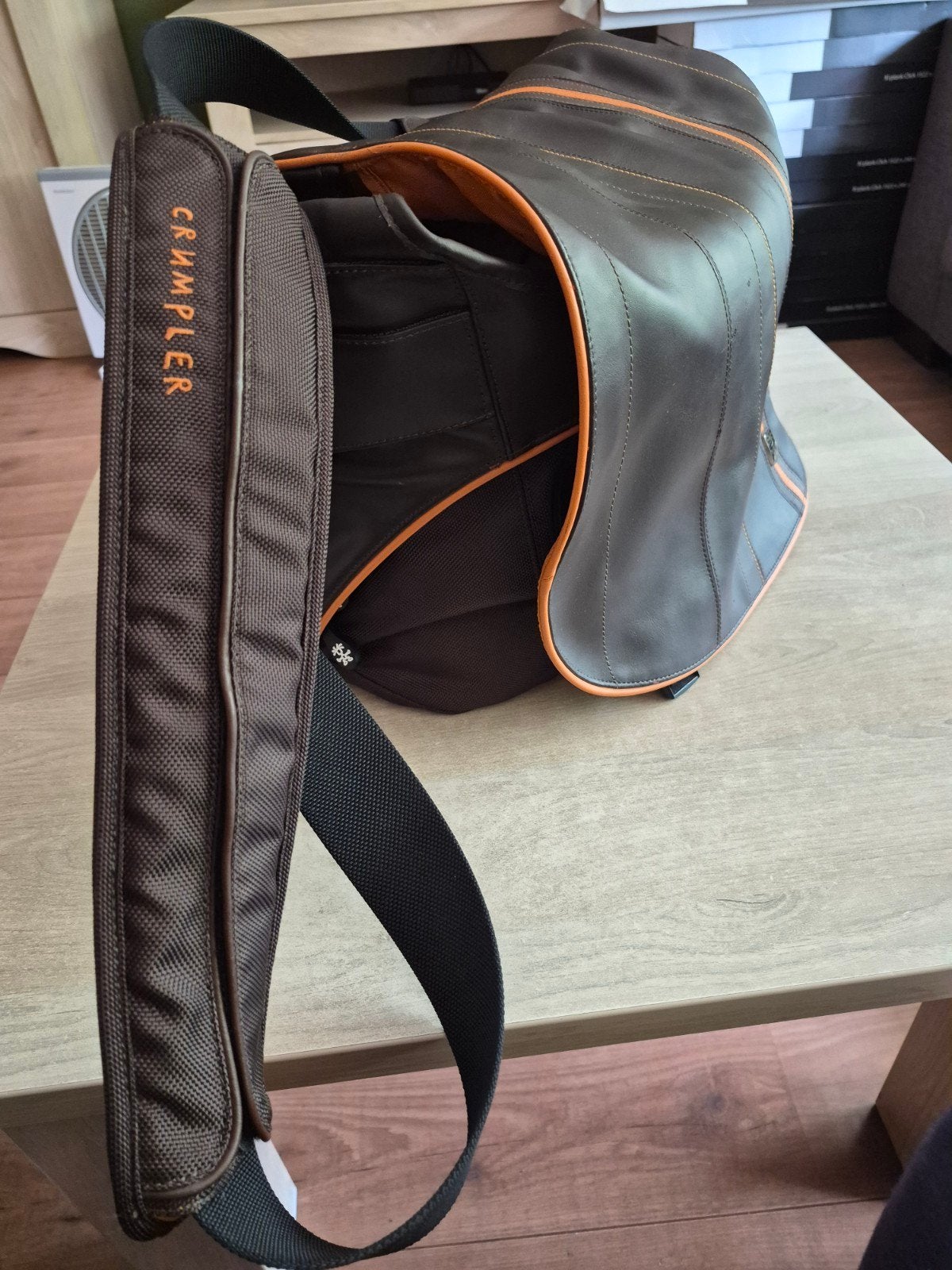 Crumpler cameratas/schoudertas. Met zelf indeelbare vakken., Zo goed als nieuw, Schoudertas, Verstelbare indeling, Crumpler