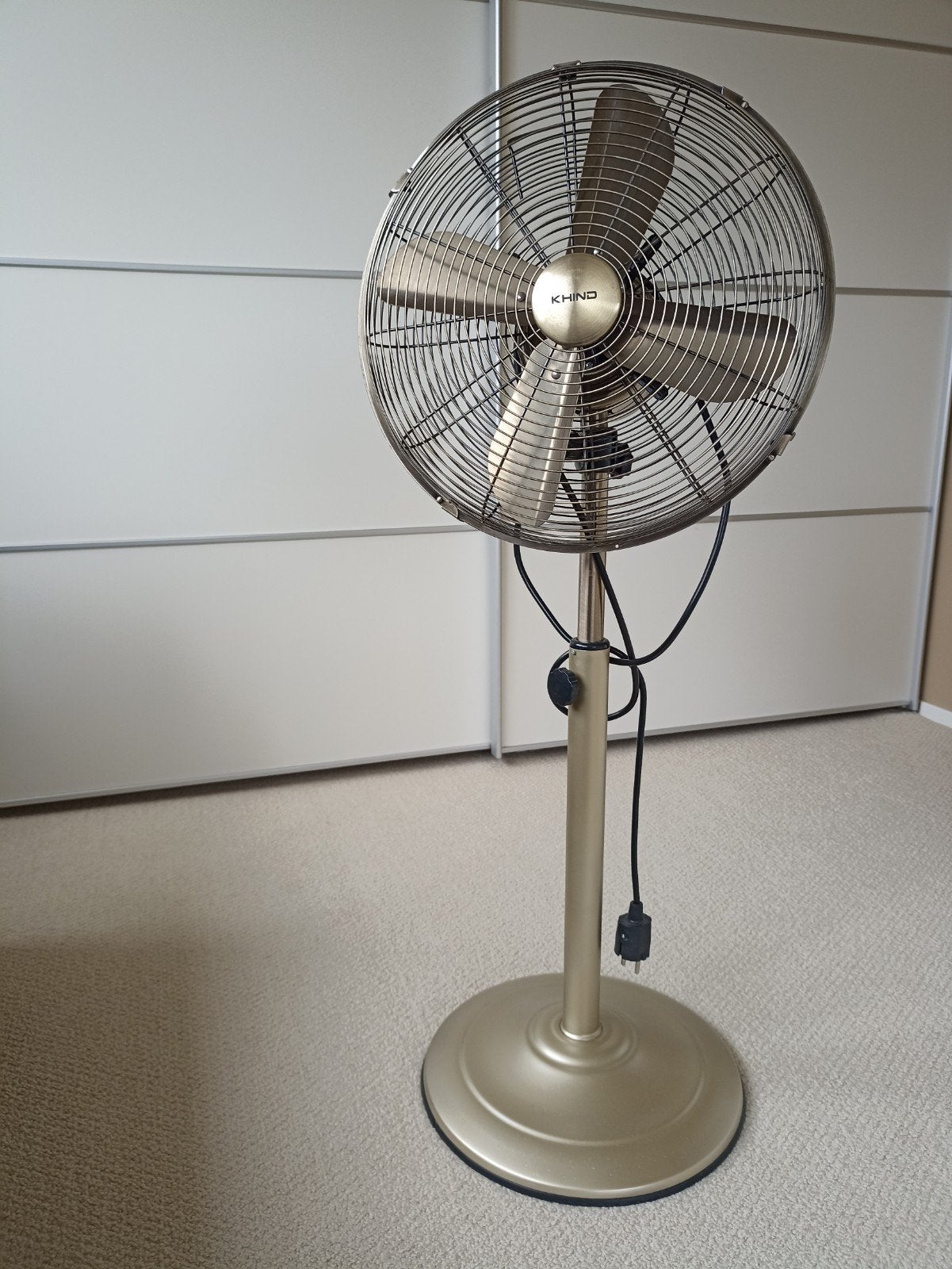 Mooie professionele geruisloze ventilator, merk Khind, Ophalen, Zo goed als nieuw, Statiefventilator