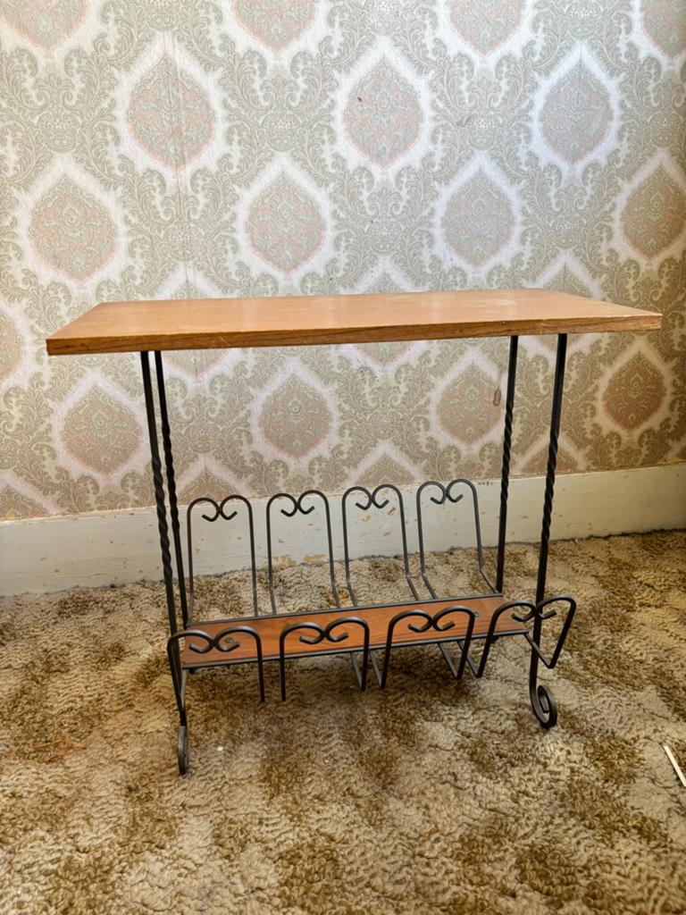 Vintage krantenbak met tafeltje, Ophalen