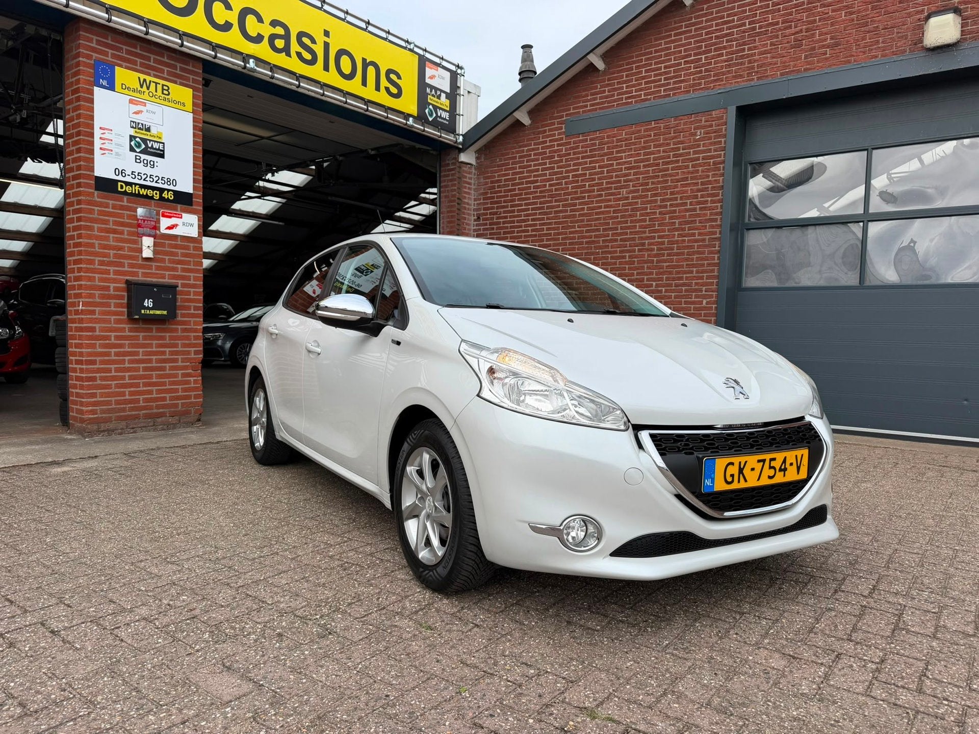 Peugeot 208