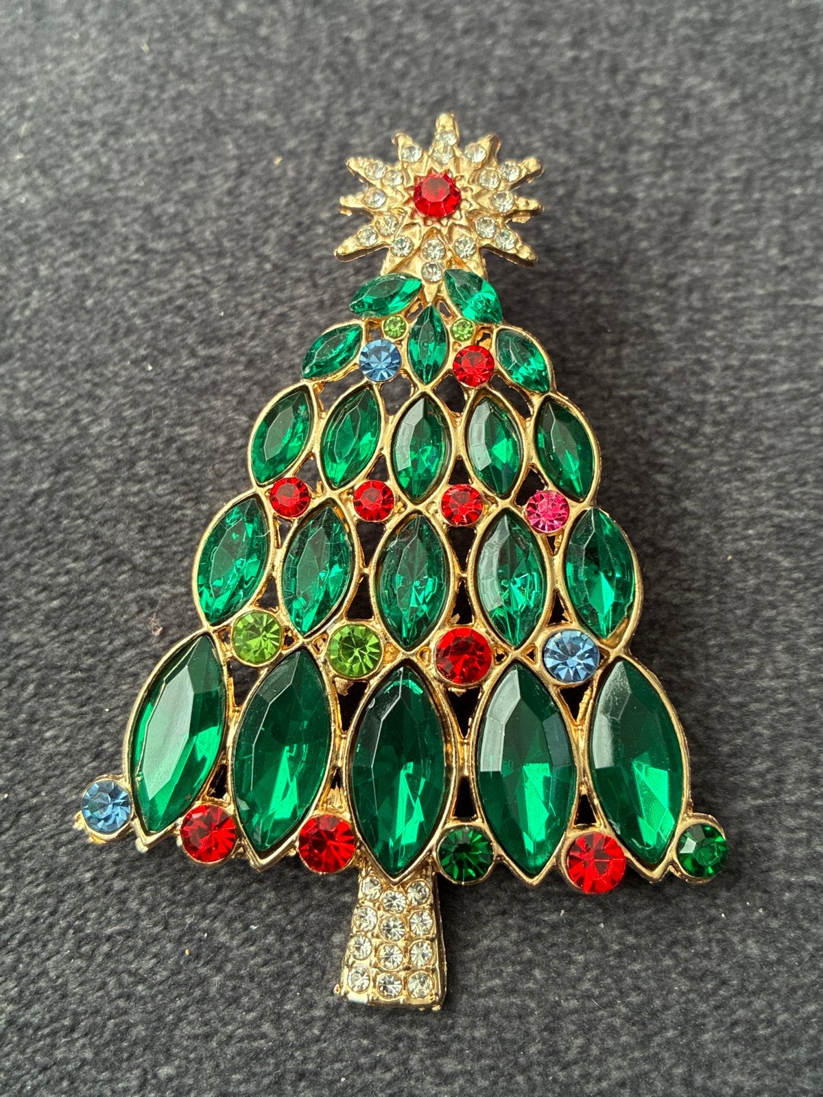 Kerstboom Broche met Kristallen - Goudkleurig, Met kristal, Overige materialen, 4 tot 7 cm, Ophalen of Verzenden