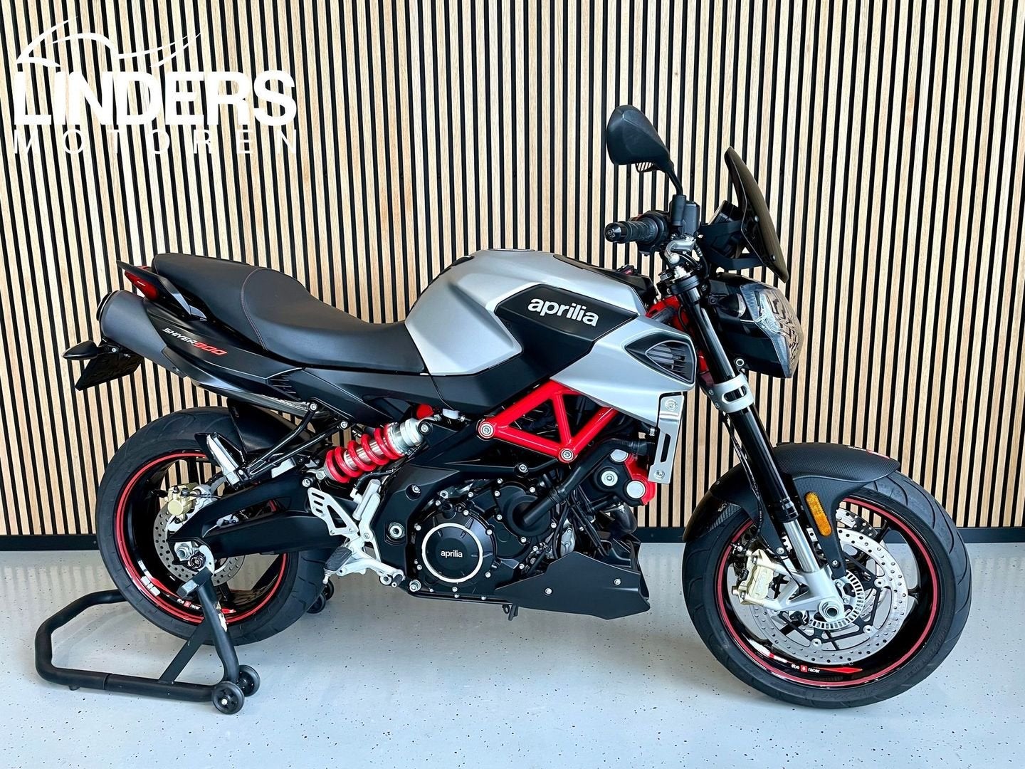 APRILIA SHIVER 900 (bj 2018), Motoren, 2 cilinders, Motorrijbewijs A, Bedrijf, Meer dan 35 kW