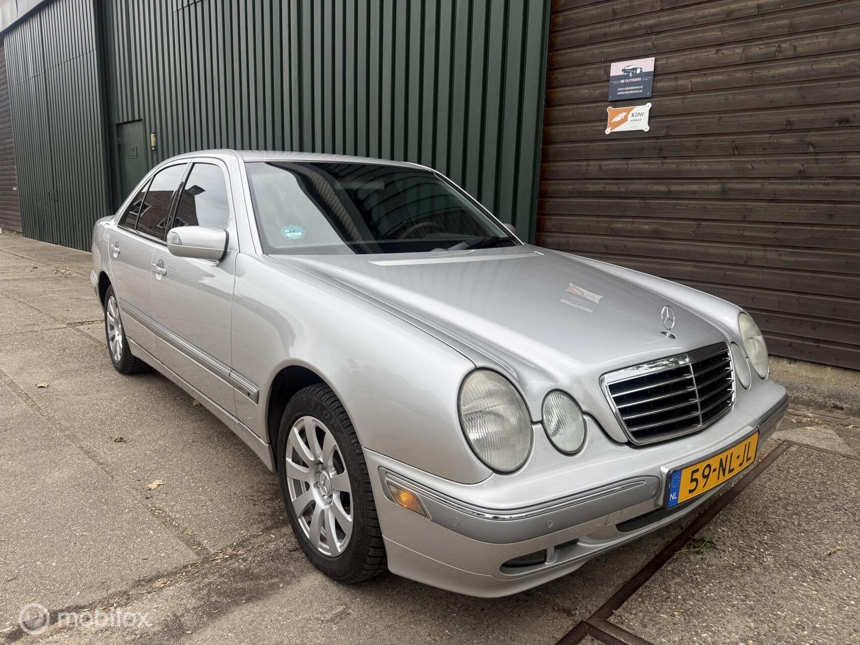Mercedes-Benz E-klasse 320 Elegance 4-Matic, Auto's, Oldtimers, Automaat, Zwart, Parkeersensor, Bedrijf