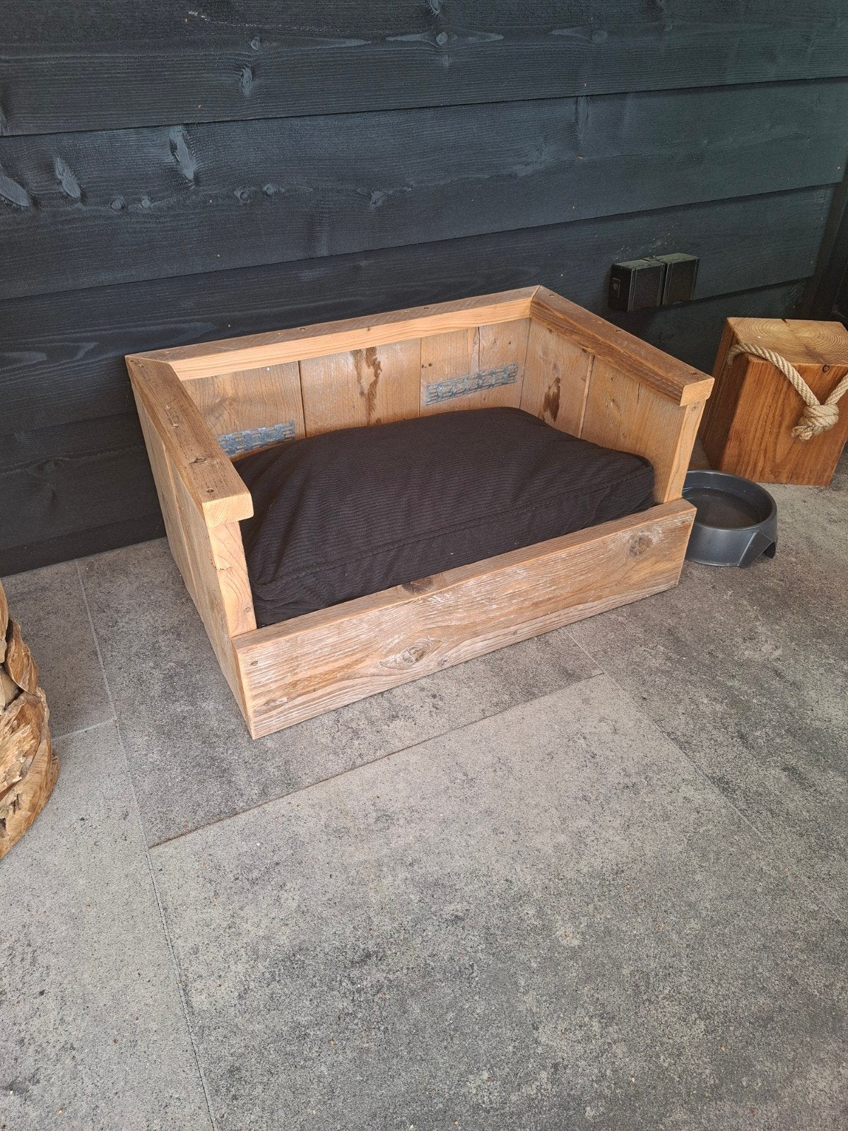 Hondenmand van steigerhout en kussen zwart nieuw, Ophalen, Nieuw, Overige