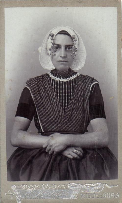 CDV- E. Helder - Middelburg - Fraai Zeeuwse Klederdracht (2), Gebruikt, Foto, Klederdracht, Ophalen of Verzenden