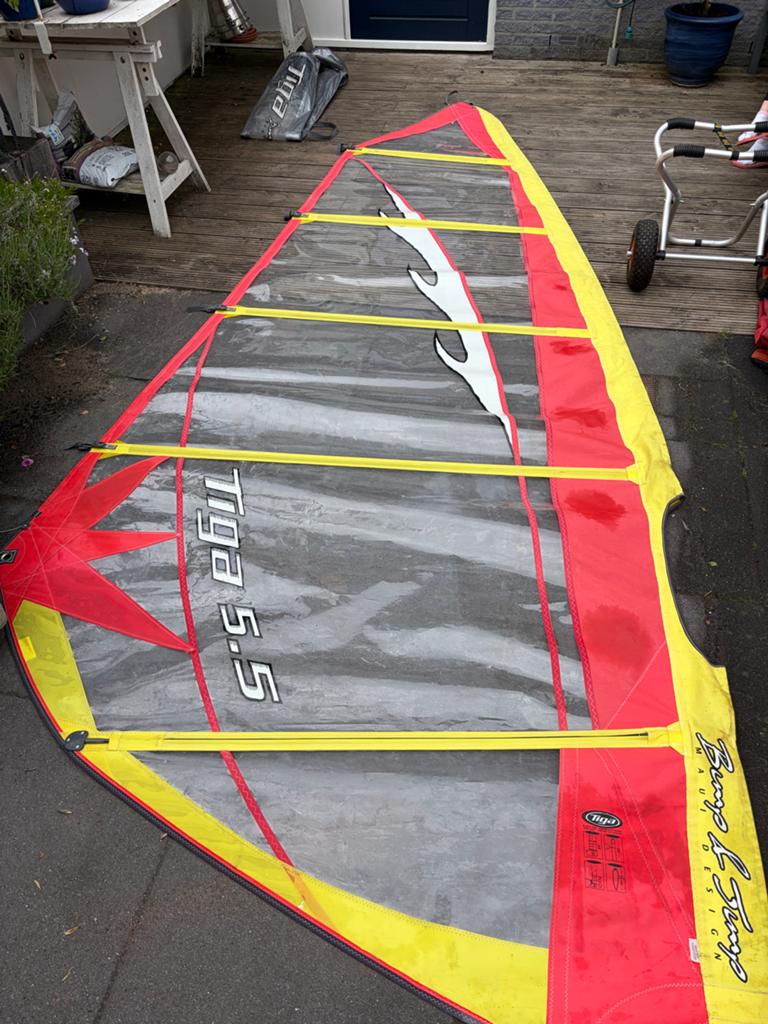 Surfzeil Tiga 5.5 Bump & Jump met mast en giek, 5 tot 6.5 m², Complete set, Ophalen, Overige merken