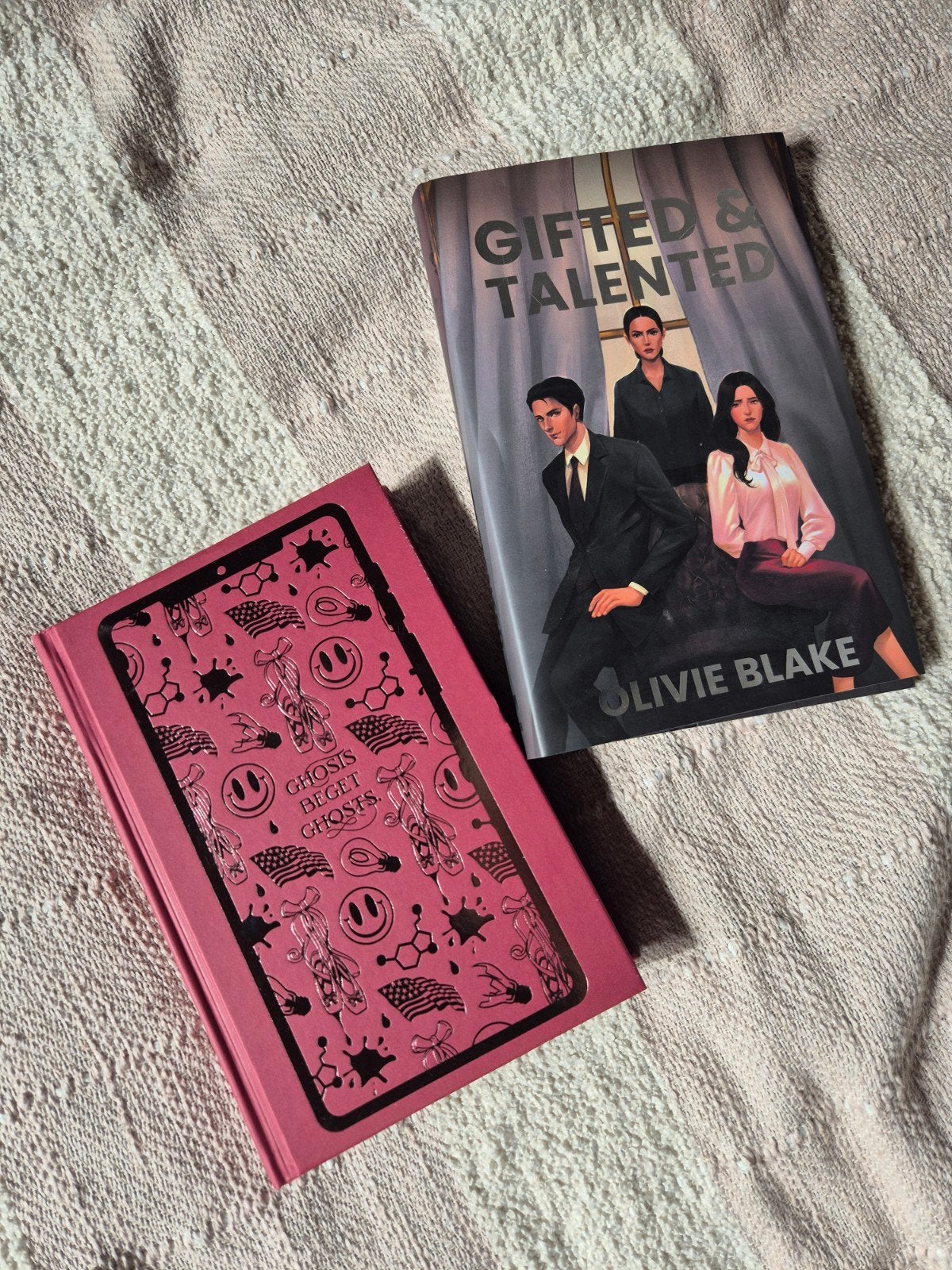 Gifted & Talented - Olivie Blake - Owlcrate Signed Edition, Boeken, Verzenden, Zo goed als nieuw, Olivie Blake