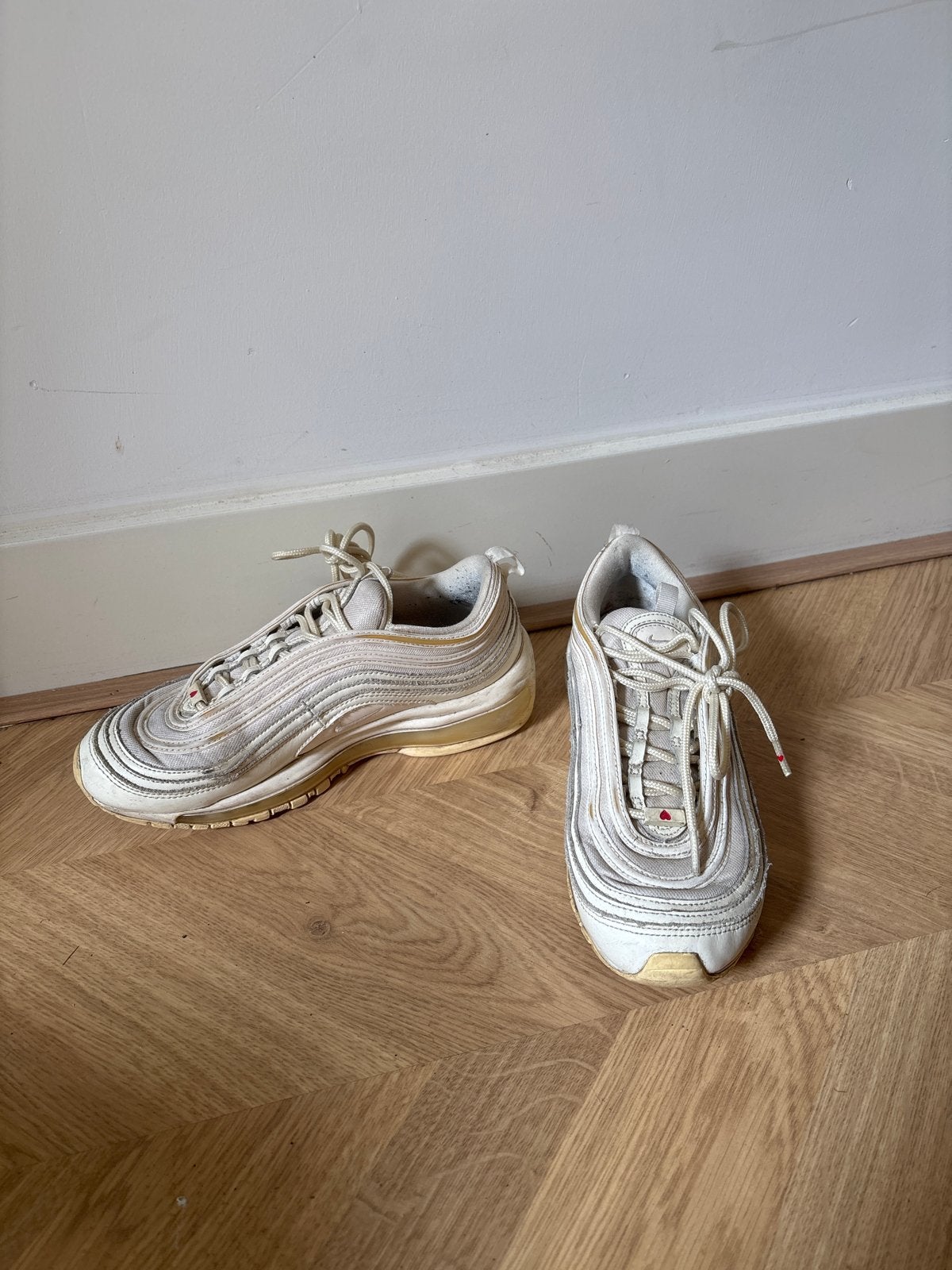 Nike Air Max 97 beige met hart design - Maat 38, Kleding | Dames, Schoenen, Gedragen, Sneakers of Gympen, Beige, Ophalen of Verzenden