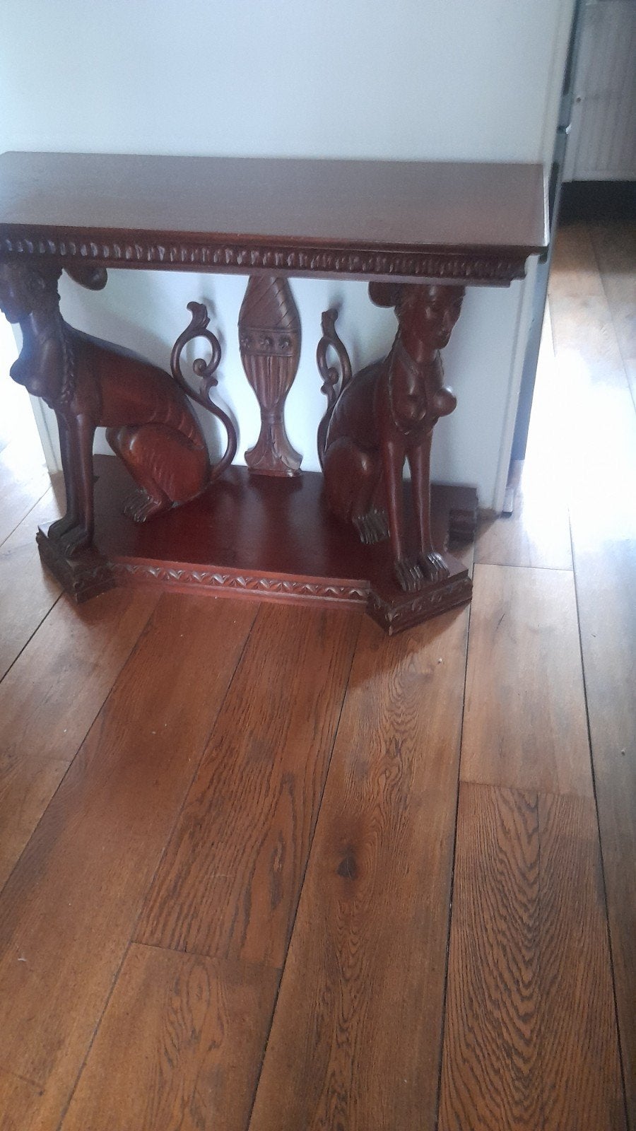 Egyptische console tafel met sfinxen, Ophalen