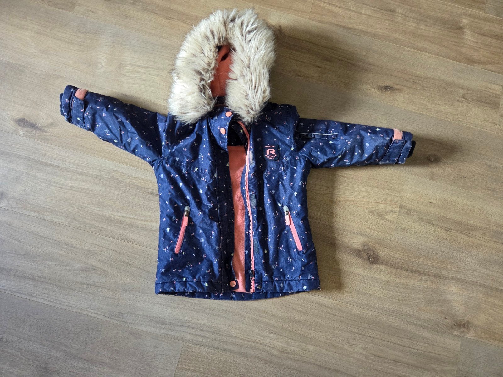 Meisjes winterjas maat 110 met afneembare capuchon en bont, Ophalen of Verzenden, Gebruikt, Meisje, Jas